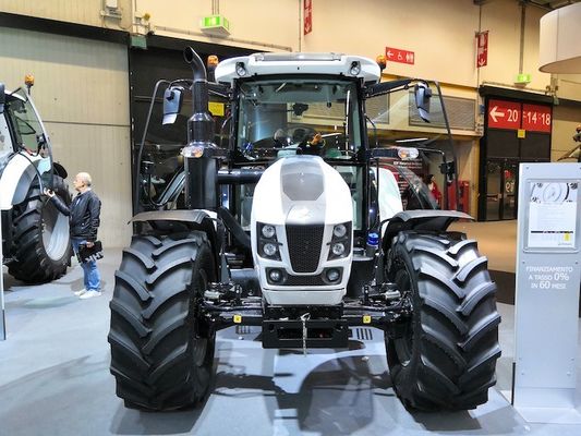 Moule industriel de Rotomoulding pour le tracteur