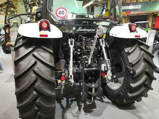 Moule industriel de Rotomoulding pour le tracteur