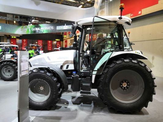 Moule industriel de Rotomoulding pour le tracteur
